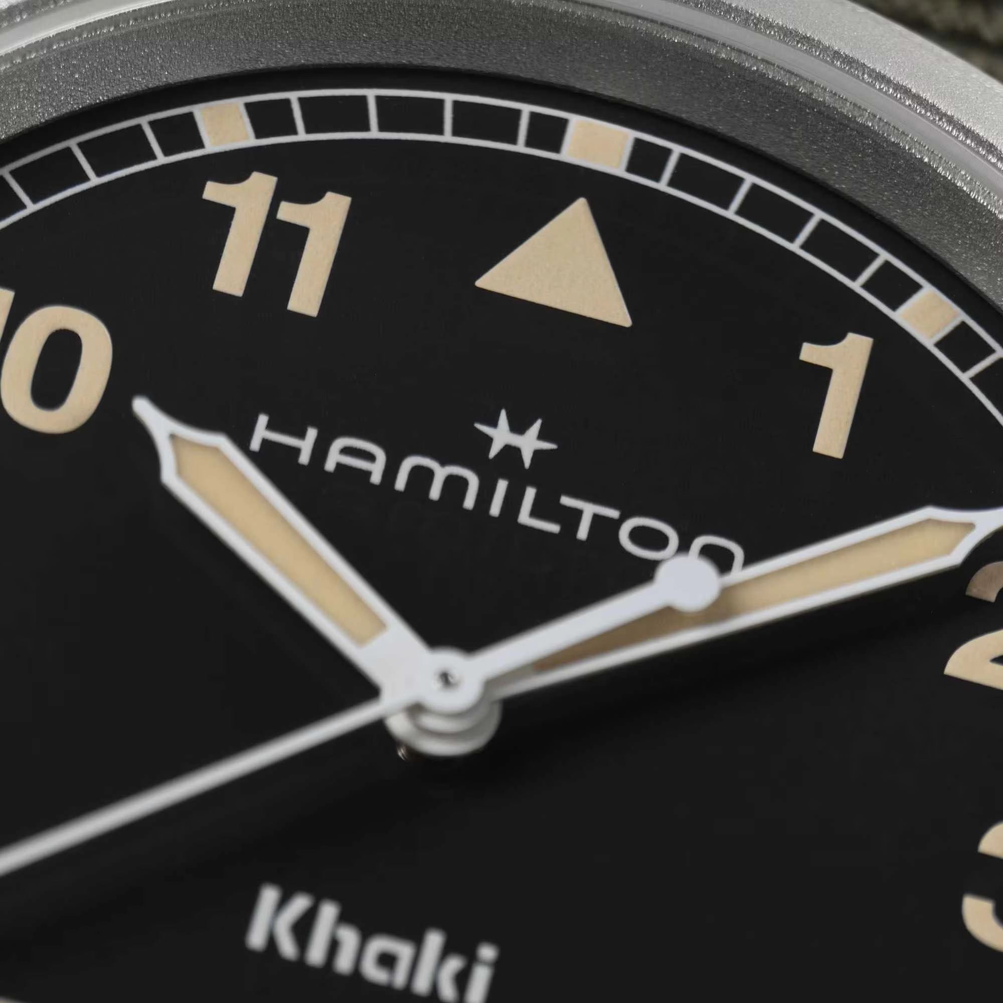 Quartz Wristwatch / H69401930