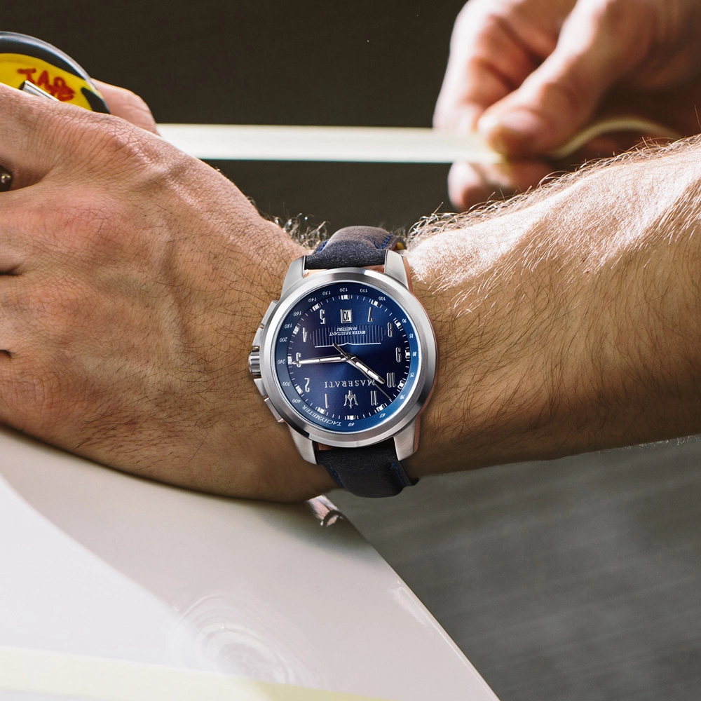 Quartz Wristwatch / R8851121003