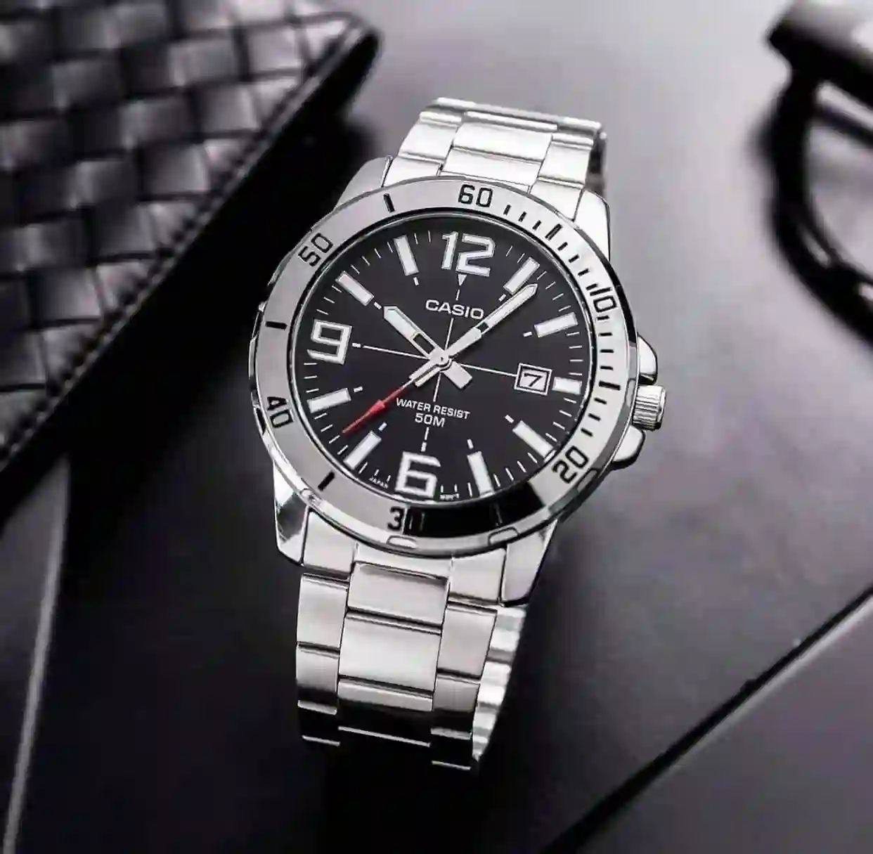 Quartz Wristwatch / MTP-VD01D-1BVUDF