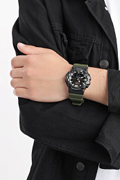 Quartz Wristwatch / HDC-700-3AVDF