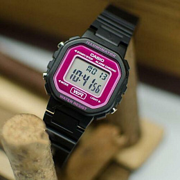 Quartz Wristwatch / LA-20WH-4ADF