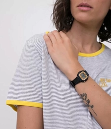 Quartz Wristwatch / LA-20WH-9ADF
