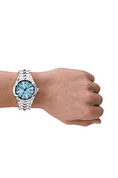 Quartz Wristwatch/DZ2200