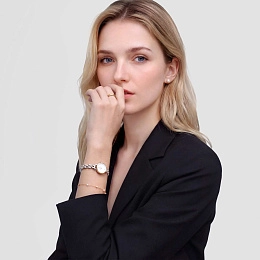 Quartz Wristwatch / DW00100923