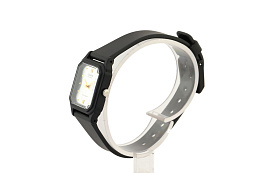 Quartz Wristwatch / LQ-142E-7ADF