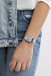 Quartz Wristwatch / LA680WA-4CDF