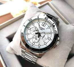 Quartz Wristwatch / MTP-VD300D-7EUDF