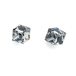 Post earring Wьrfel crystal.