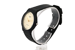 Quartz Wristwatch / MQ-24-9ELDF