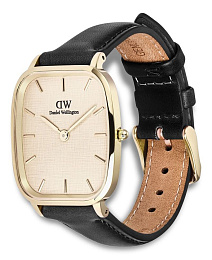 Quartz Wristwatch / DW00100838