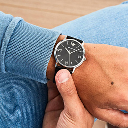 Quartz Wristwatch / AR11013