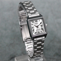 Quartz Wristwatch / LTP-V007D-7BUDF